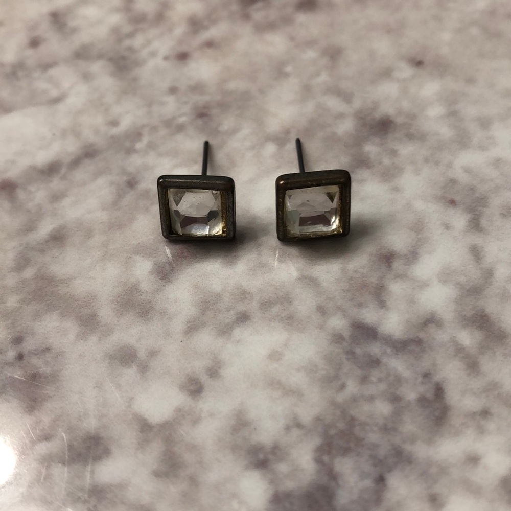 Square shaped stud earrings - Picture 2 of 4